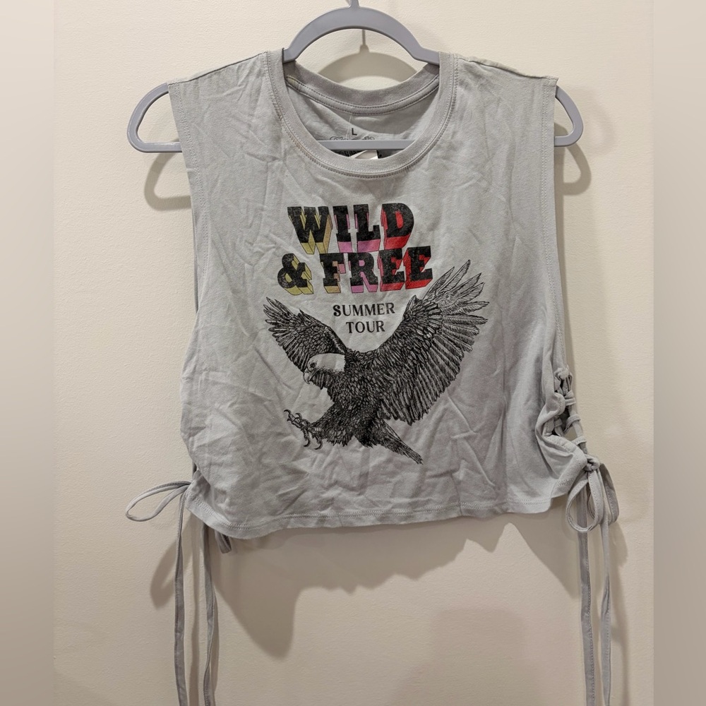 Women’s graphic cutoff top